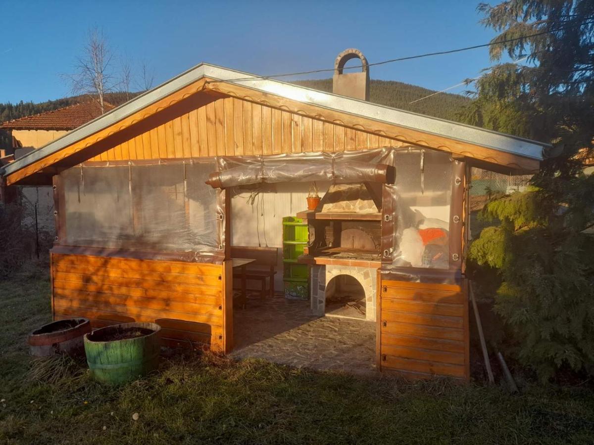 Къща За Гости Дани Govedartsi Exteriör bild